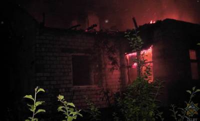 В Светлогорском районе мужчина вынес из соседнего горящего дома двоих детей