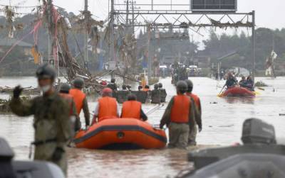 Более 60 человек погибли из-за наводнений и оползней в Японии - телеканал NHK