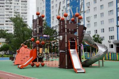 Аэропланы и водокачки: названы самые необычные детские площадки Москвы