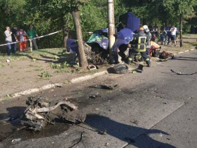 Audi врезался в столб в Кривом Роге: водитель погиб на месте ДТП
