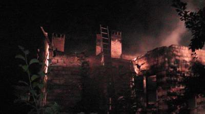 В Светлогорском районе мужчина спас при пожаре соседку и двоих ее детей