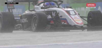 Александр Смоляр разбил машину в первой гонке под австрийским дождем