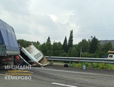 В ГИБДД рассказали подробности столкновения грузовика и Toyota в Кемеровском районе