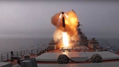 Ракетный удар крейсера «Петр Великий» в Баренцевом море сняли на видео
