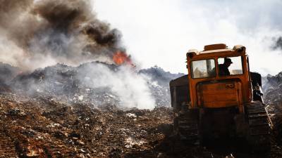 В Ереване третий день тушат крупнейшую мусорную свалку