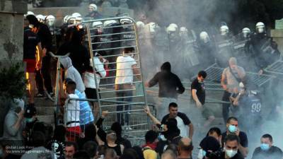 Политолог Захаров не исключил влияние Запада на массовые беспорядки В Сербии