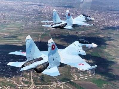 Министр обороны Армении встретился с передовыми летчиками-испытателями России
