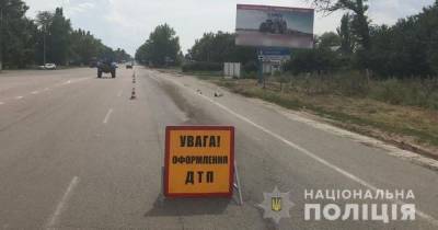 На трассе "Одесса - Мелитополь - Новоазовск" грузовик насмерть сбил мужчину, который менял шину