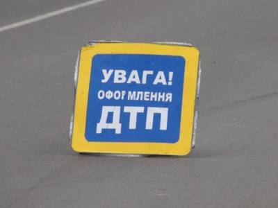 Под Киевом столкнулись микроавтобус и легковушка: образовался затор