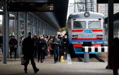 «Укрзализныця» возобновит курсирование 34 пригородных и 3 региональных поездов