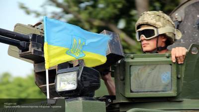Автомобиль с украинскими силовиками подорвался на мине вблизи границы с Донбассом