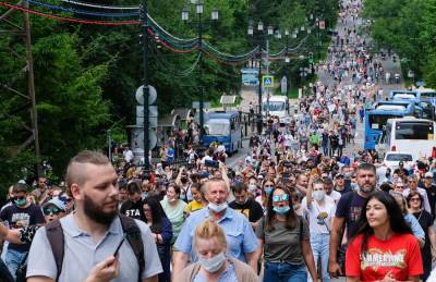 «Путин-вор!»: в российском Хабаровске прошел массовый протест против ареста губернатора