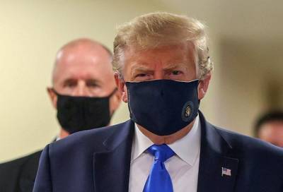 Дональд Трамп впервые появился в медицинской маске