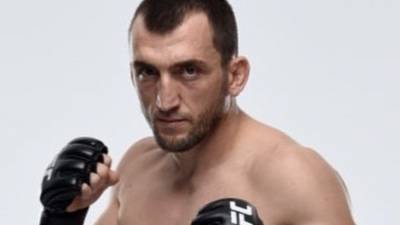 Российский боец Салихов победил бразильца Залески на UFC 251