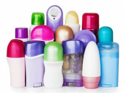 Врач опроверг миф о развитии онкологии у женщин из-за использования дезодорантов