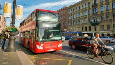 "Имеем право работать": автобусные туры вернулись в Петербург на свой страх и риск