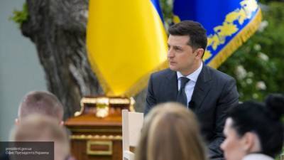 Депутаты Рады попросили Зеленского покинуть пост президента Украины