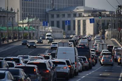 Собянин отметил рост загруженности дорог после снятия ограничений