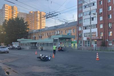 Ночью в Екатеринбурге Мерседес насмерть сбил мотоциклиста