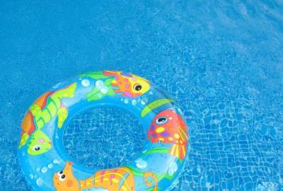 В Волгоградской области оставшаяся без присмотра двухлетняя девочка утонула в надувном бассейне