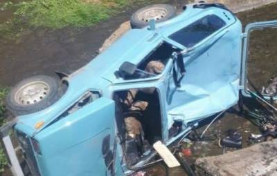 В Башкирии внедорожник съехал с моста: погиб водитель