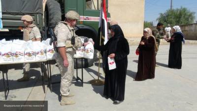 Жители поселка Эль-Эс в Сирии получили тонну хлеба от российских военных