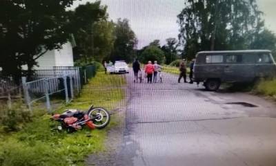 Мотоциклист столкнулся с УАЗом в карельском поселке