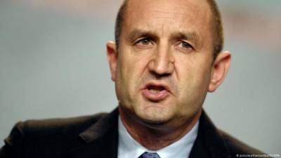 Президент Болгарии призвал уйти в отставку "мафиозное" правительство