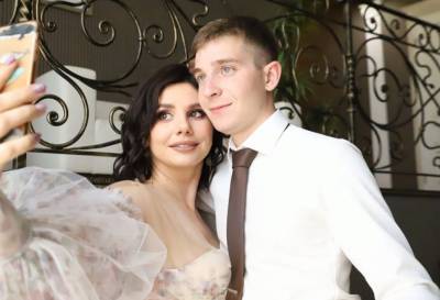 Беременная блогер Марина Балмашева вышла замуж за 20-летнего пасынка