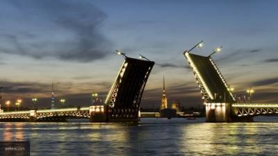 Развод мостов был отменен в Петербурге из-за сильного ветра