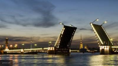 Развод мостов в Петербурге пришлось отменить из-за сильного ветра