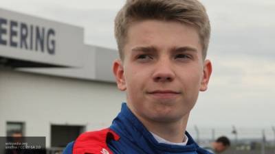 Петербургский гонщик Шварцман посвятил победу в первой гонке "Формулы-2" покойному отцу