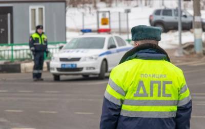В Новосибирске два человека пострадали в перевернувшемся в воздухе автомобиле