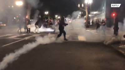 Слезоточивый газ и резиновые пули: протесты в Портленде переросли в беспорядки