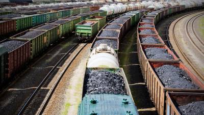 Вагоны грузового поезда сошли с рельсов в Тульской области