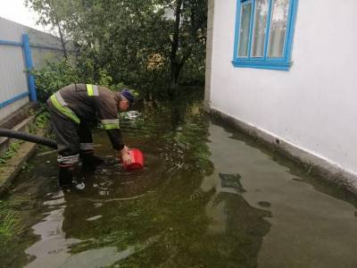 Запад Украины накрыли дожди с грозами: подтопило дома и дороги