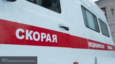 Микроавтобус протаранил столб в Челябинске