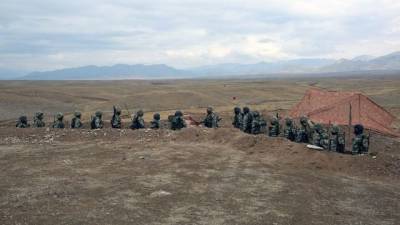 Азербайджан сообщил о начале боев на границе с Арменией