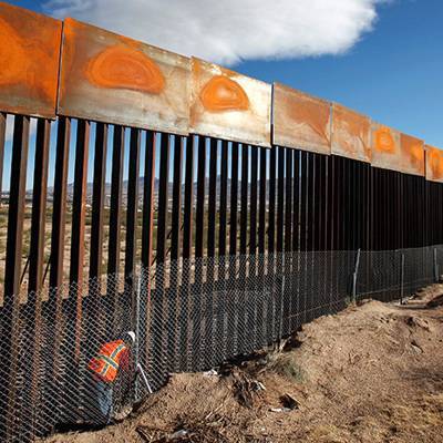 На границе США и Мексики построено ещё около четырёхсот километров новой стены