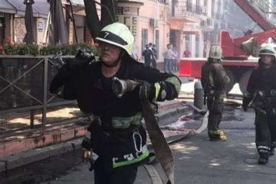 В результате пожара трехэтажного дома в Одессе без жилье остались 38 людей