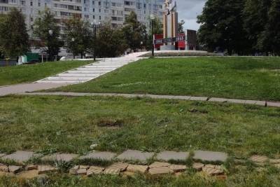 Памятник «Пролетарцам-героям – слава» в Туле обложили старой плиткой