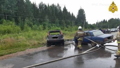 ДТП в Тверской области: пожарные тушили столкнувшиеся автомобили