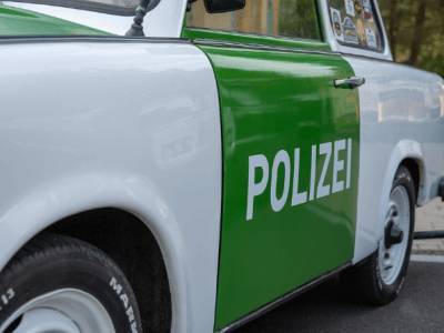 Мужчина с луком и стрелами разоружил наряд немецких полицейских