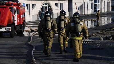 В Екатеринбурге локализован пожар на складе с производственным оборудованием