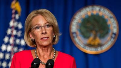 Министр образования США выступила за открытие школ осенью