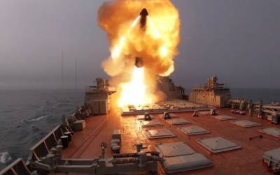 Появились новые кадры стрельб российских ракетных крейсеров в Баренцевом море