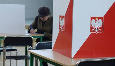По данным экзитполов, Анджей Дуда набирает 50,4% голосов на выборах президента Польши