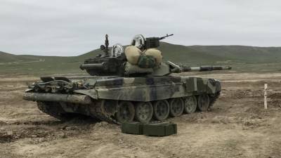 На границе Армении и Азербайджан идет огневой бой