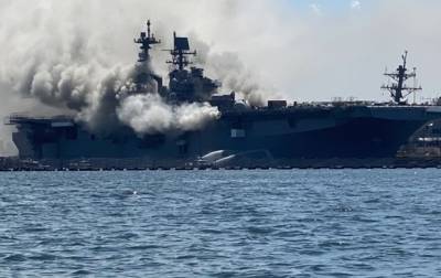 На американском десантном корабле ВМС США произошел взрыв