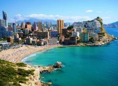 Испанские курорты будут охранять 40 000 полицейских для обеспечения безопасности туристов